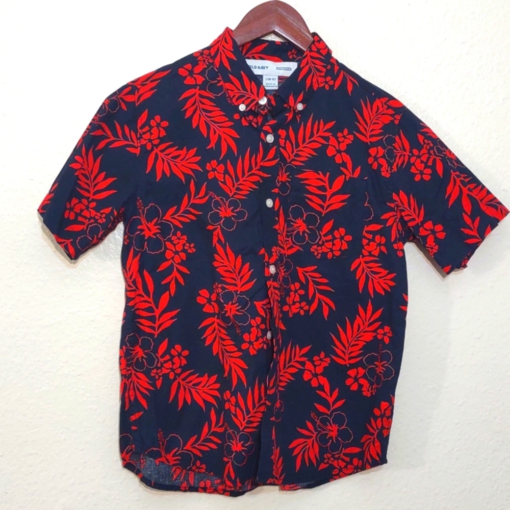 SLIGHTLY USED OLD NAVY BUILT IN FLEX HAWAIIAN SHIRT BOYS SIZE L(10/12)
